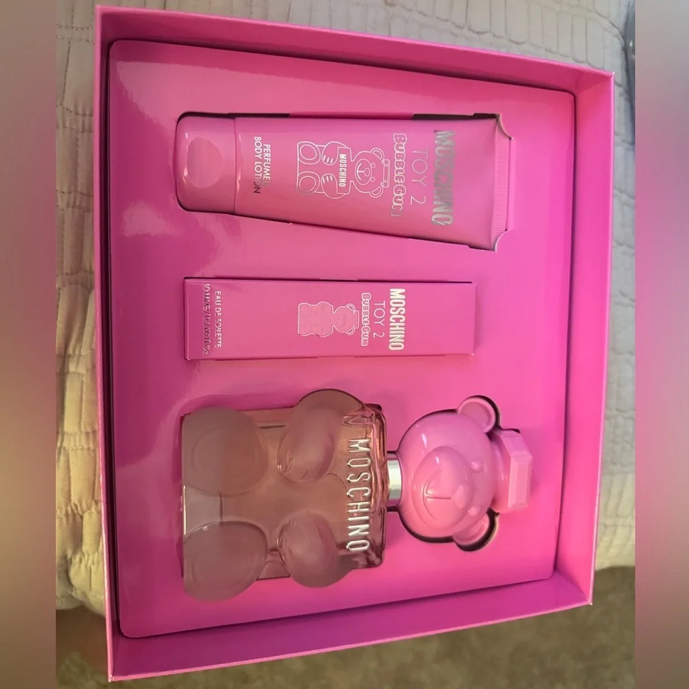 Moschino Ladies Toy 2 Bubblegum Gift Set Fragrances NIB Rare Set Full Size